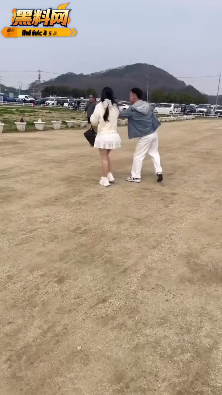 在日越南女孩留学期间脚踏多船被抓包 黄花田里男友当场撕破脸对峙 爆出其性爱视频